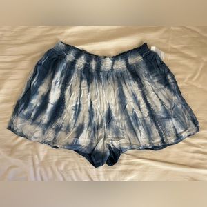 NWT - Charlotte Russe Blue Tie-dye Rayon Shorts - Size L